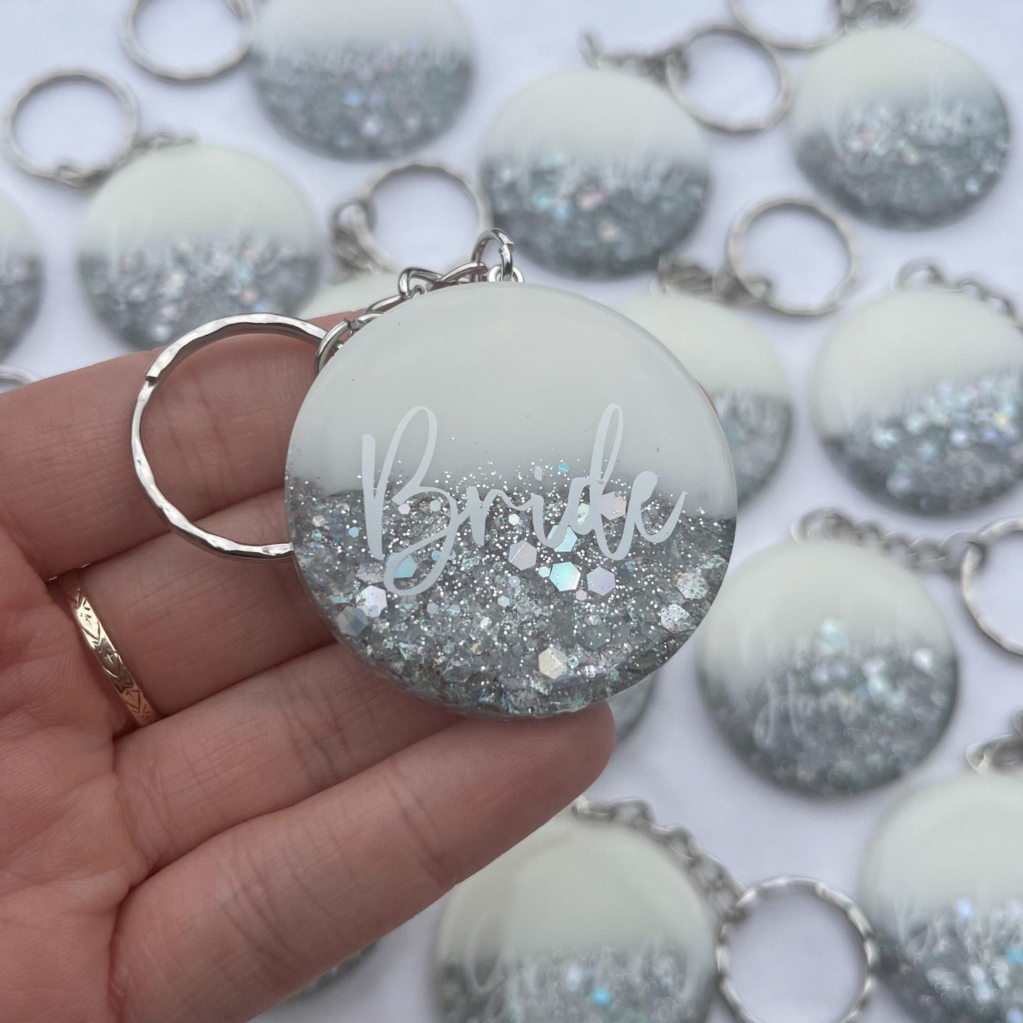 Bridal White & Silver Circle Keyring Favours | Choose your own text, names or Wedding options | Gift for Bride, Maid of Honour, Bridesmaid