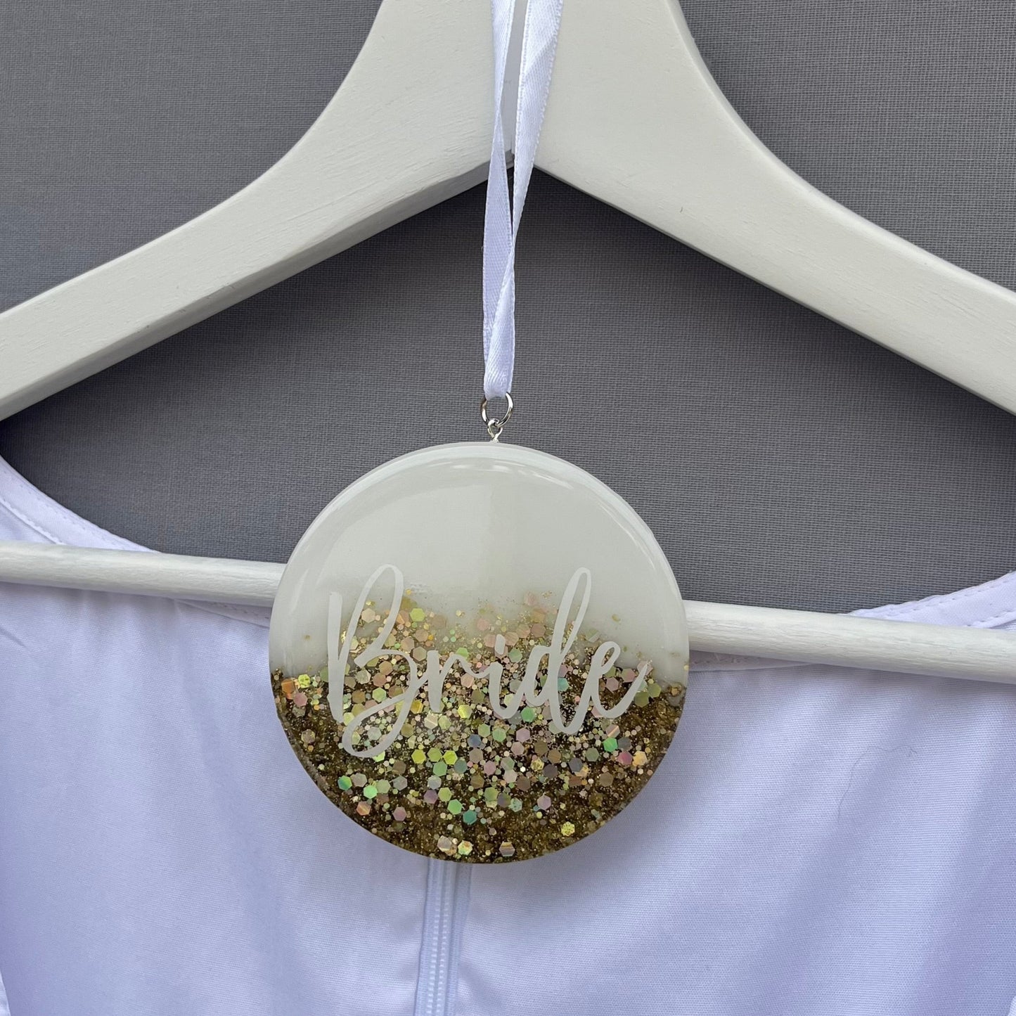 Bridal White & Gold Hanging Circle | Choose your own text or Wedding options | Hanger Decoration or Wall Decor | Gift for Bride, Maid of Honour, Bridesmaid & more | Bridal Favours