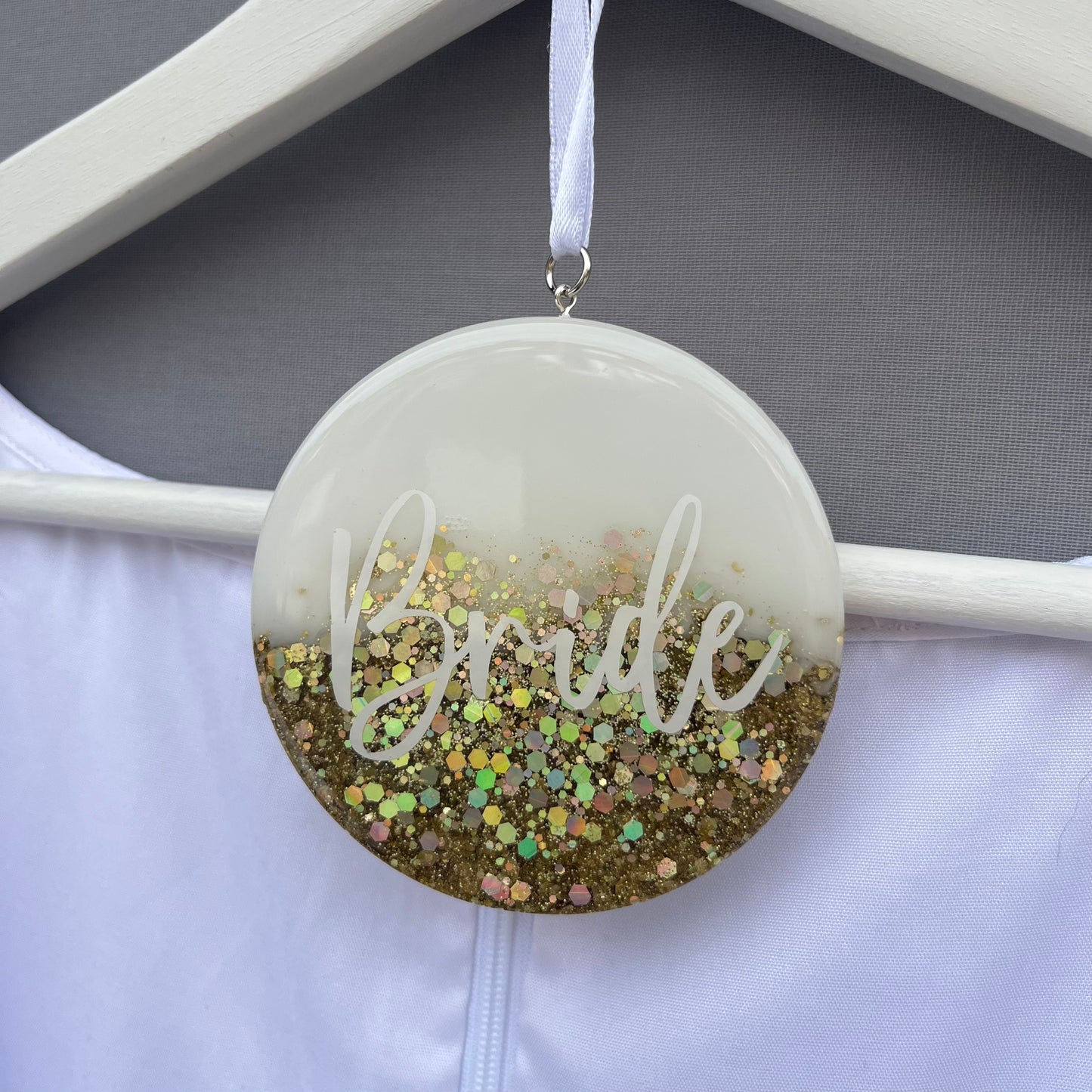 Bridal White & Gold Hanging Circle | Choose your own text or Wedding options | Hanger Decoration or Wall Decor | Gift for Bride, Maid of Honour, Bridesmaid & more | Bridal Favours