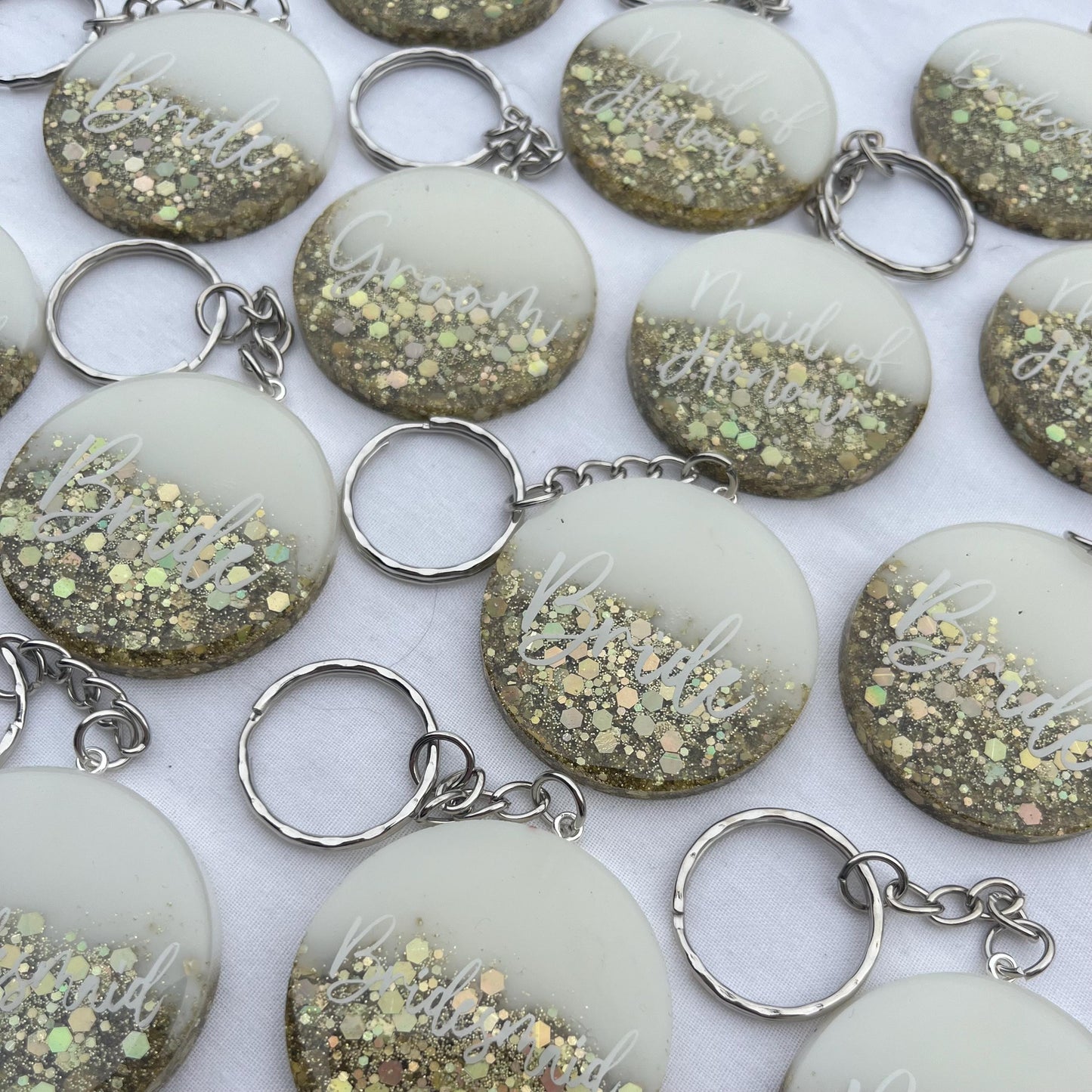 Bridal White & Gold Circle Keyring Favours | Choose your own text, names or Wedding options | Gift for Bride, Maid of Honour, Bridesmaid